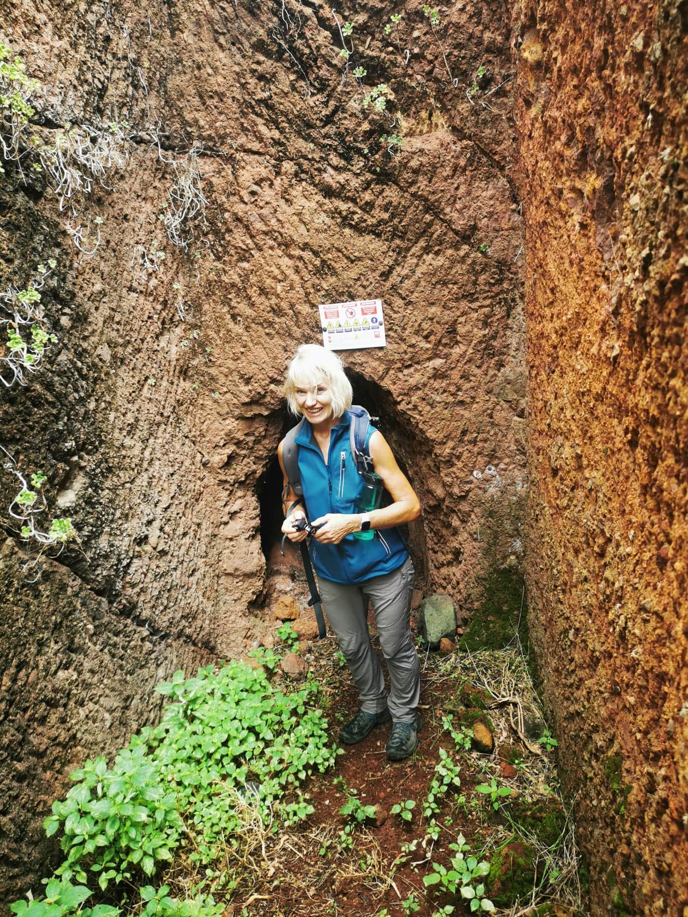 Enge Tunnel führen durch die Felsen - Canal de Chabuco