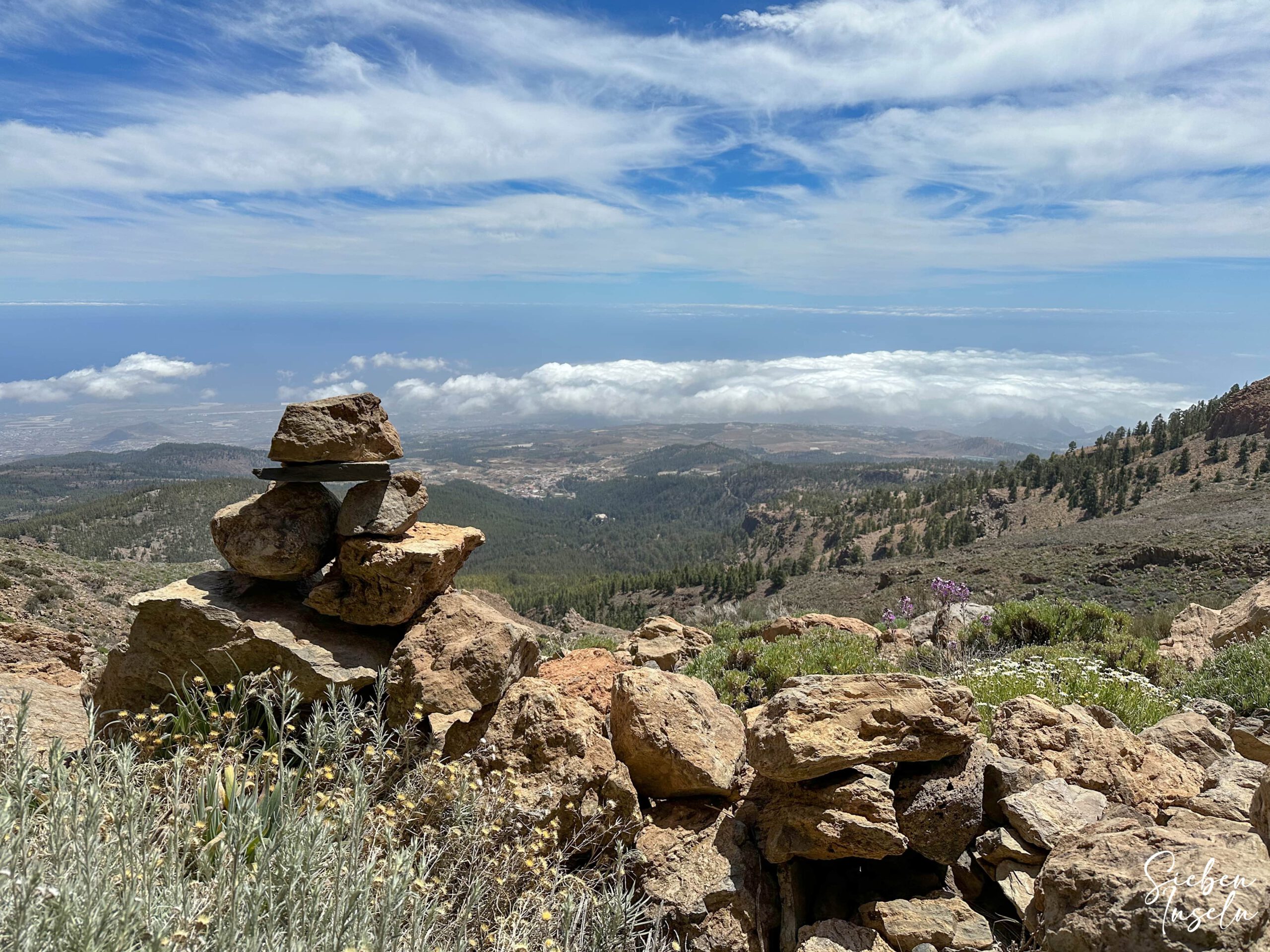 Blick auf die Ostseite der Insel vom Wanderweg S-31 aus der Höhe