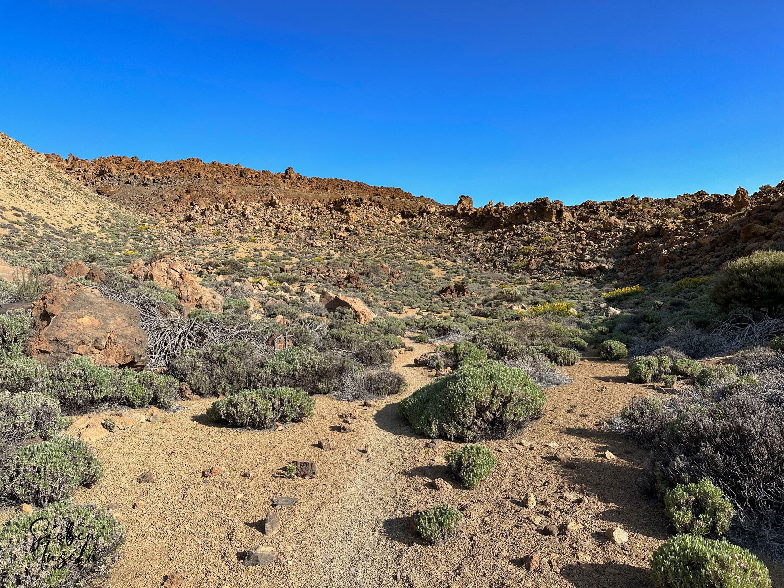 Wanderweg S 30 unterhalb Mirador Minas de San José durch verschiedene Täler