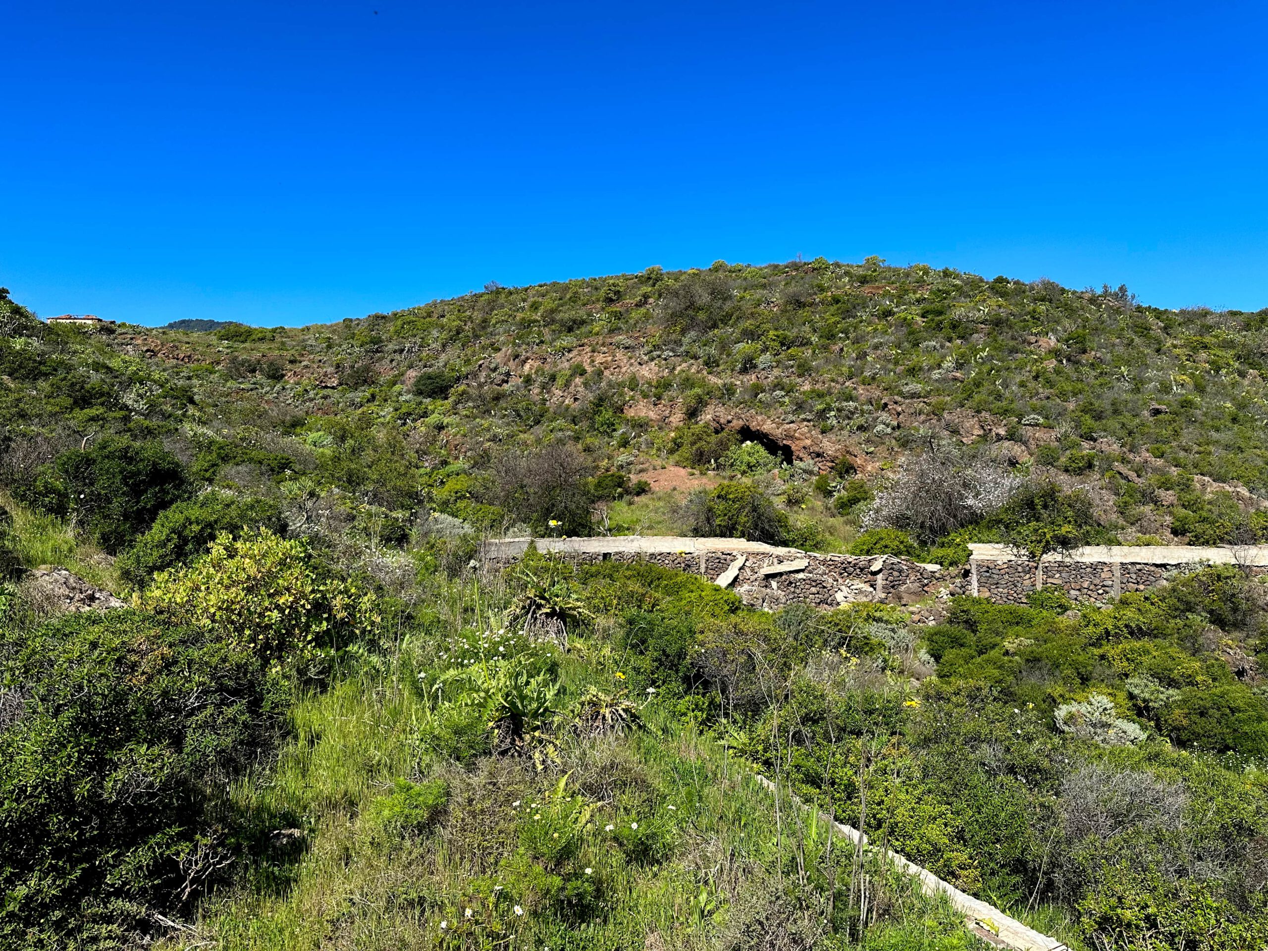 Wanderweg entlang von alten Wasserkanälen