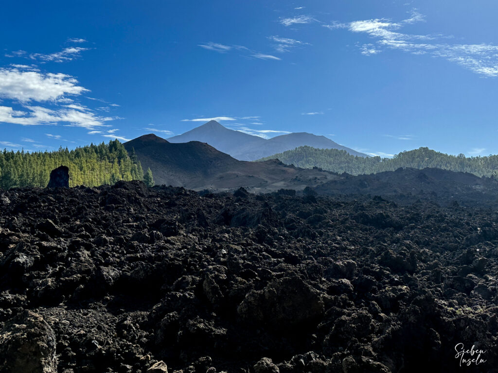 Senderismo en Tenerife - el suroeste - vista del Teide, Pico Viejo y Chinyero sobre el río de lava