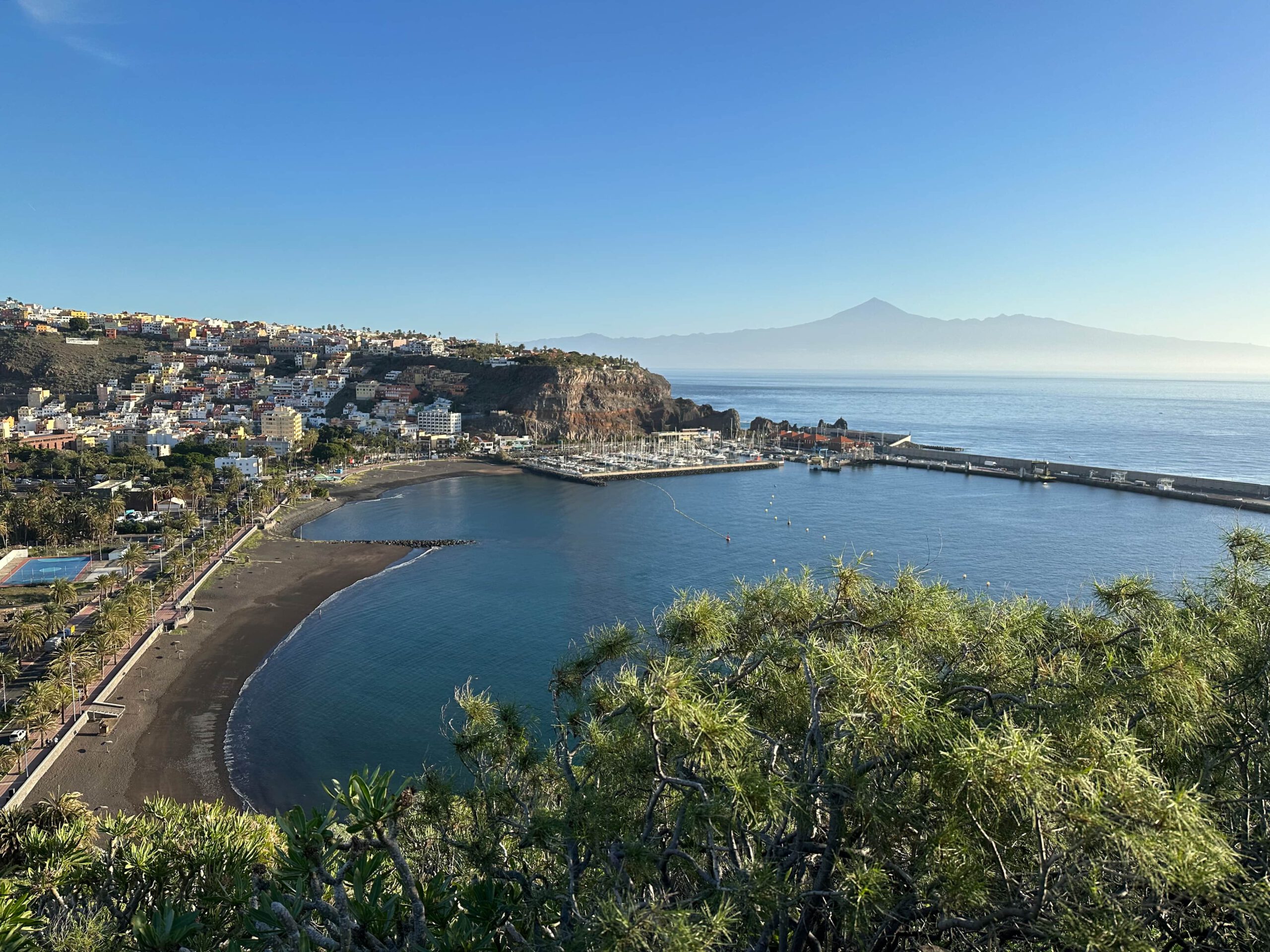 Blick zurück vom Wanderweg auf San Sebastián