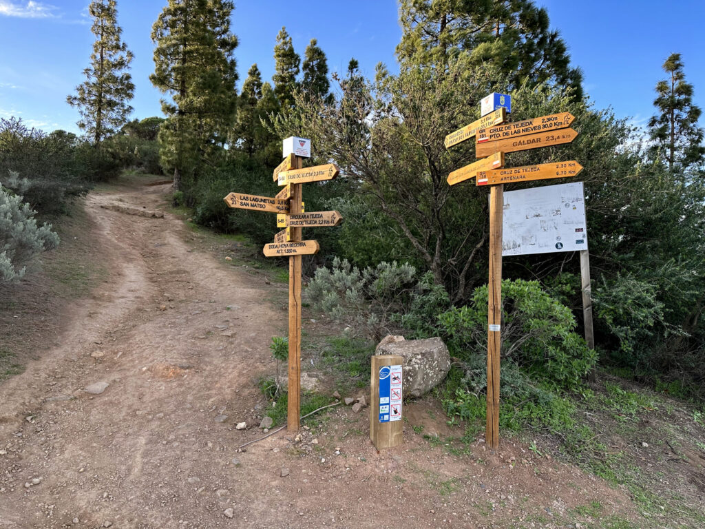 Start of the hiking trail at the Mirador Degollada de Becerra