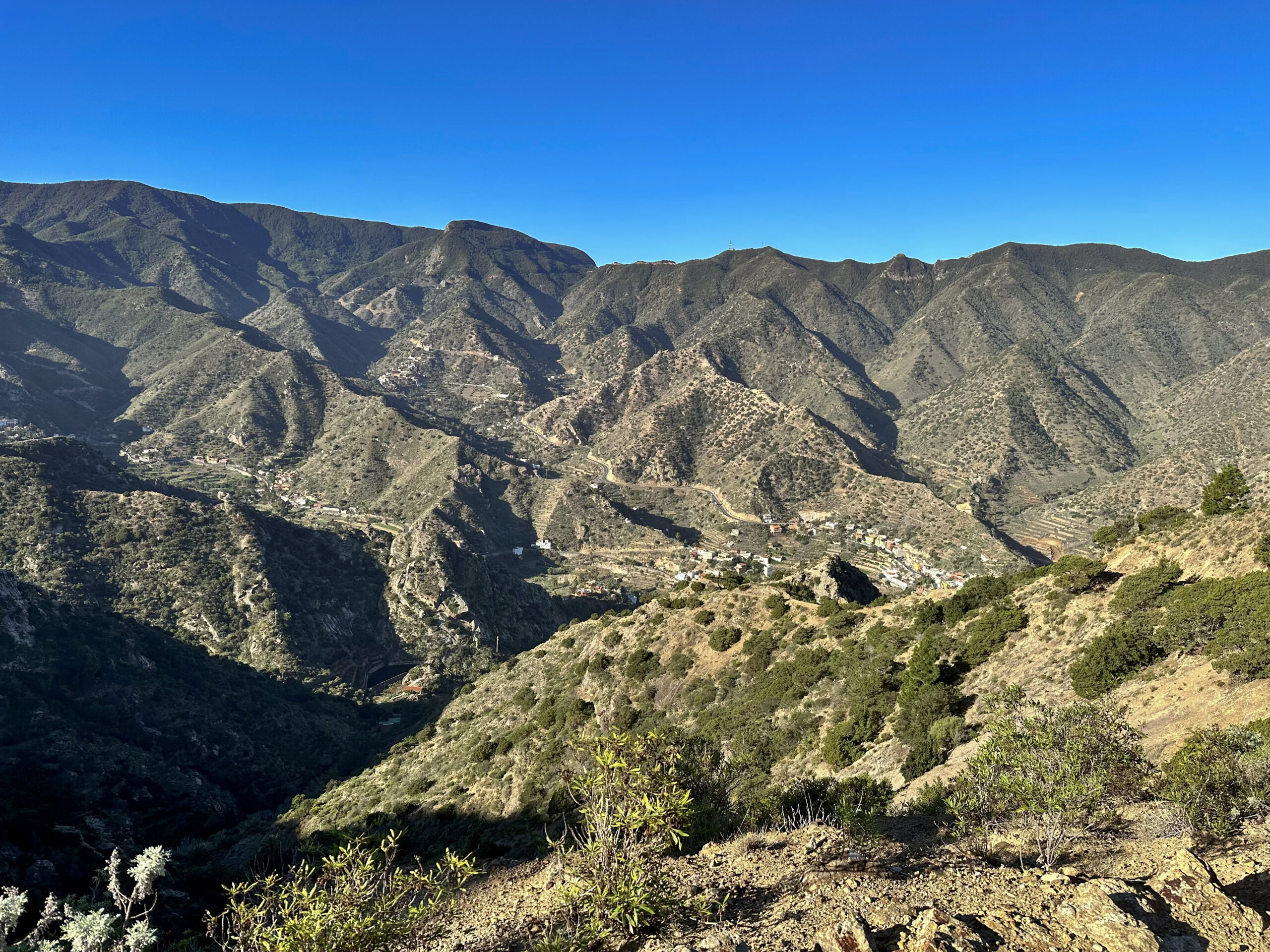 Blick von der Höhenwanderung zurück auf Vallehermoso