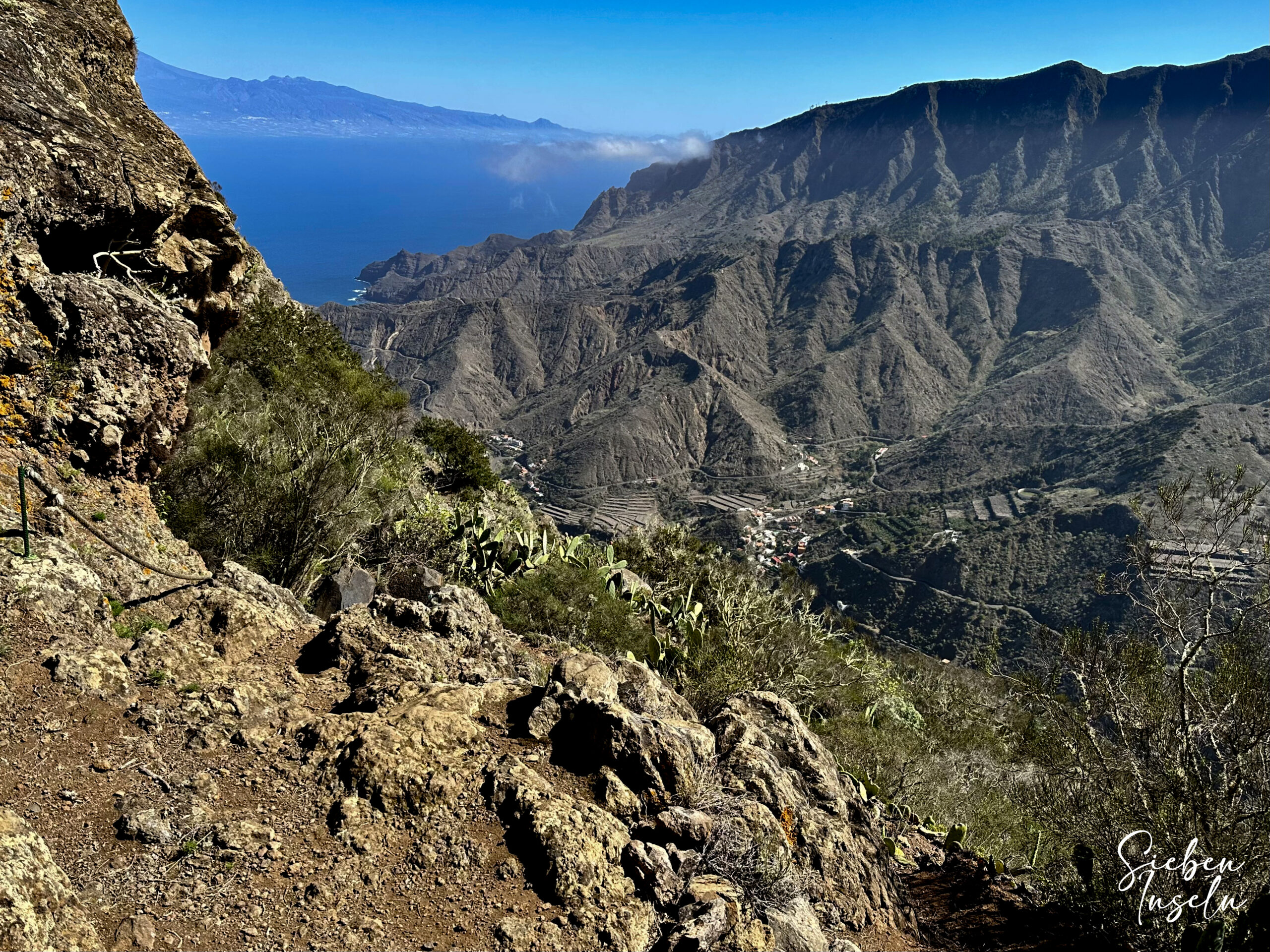 Blick von der Höhenwanderung auf Hermigua