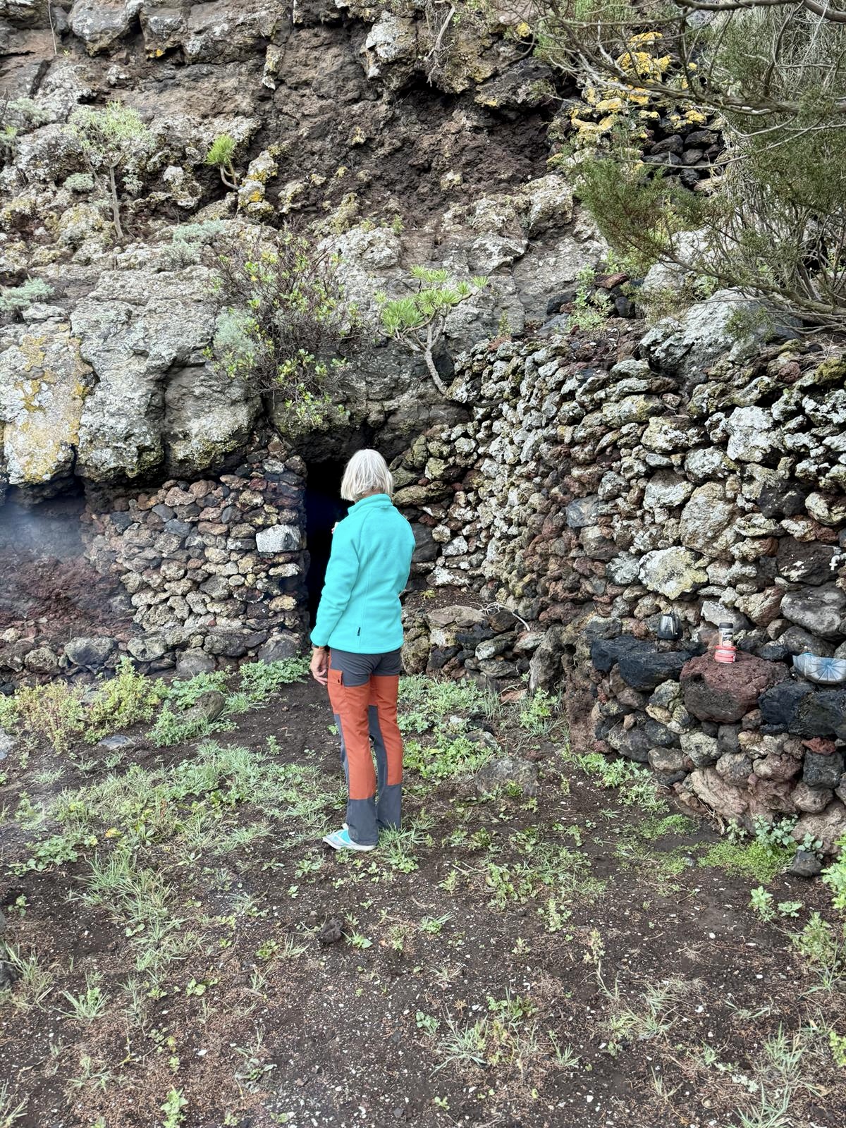 Vor den Höhlen von Caracol