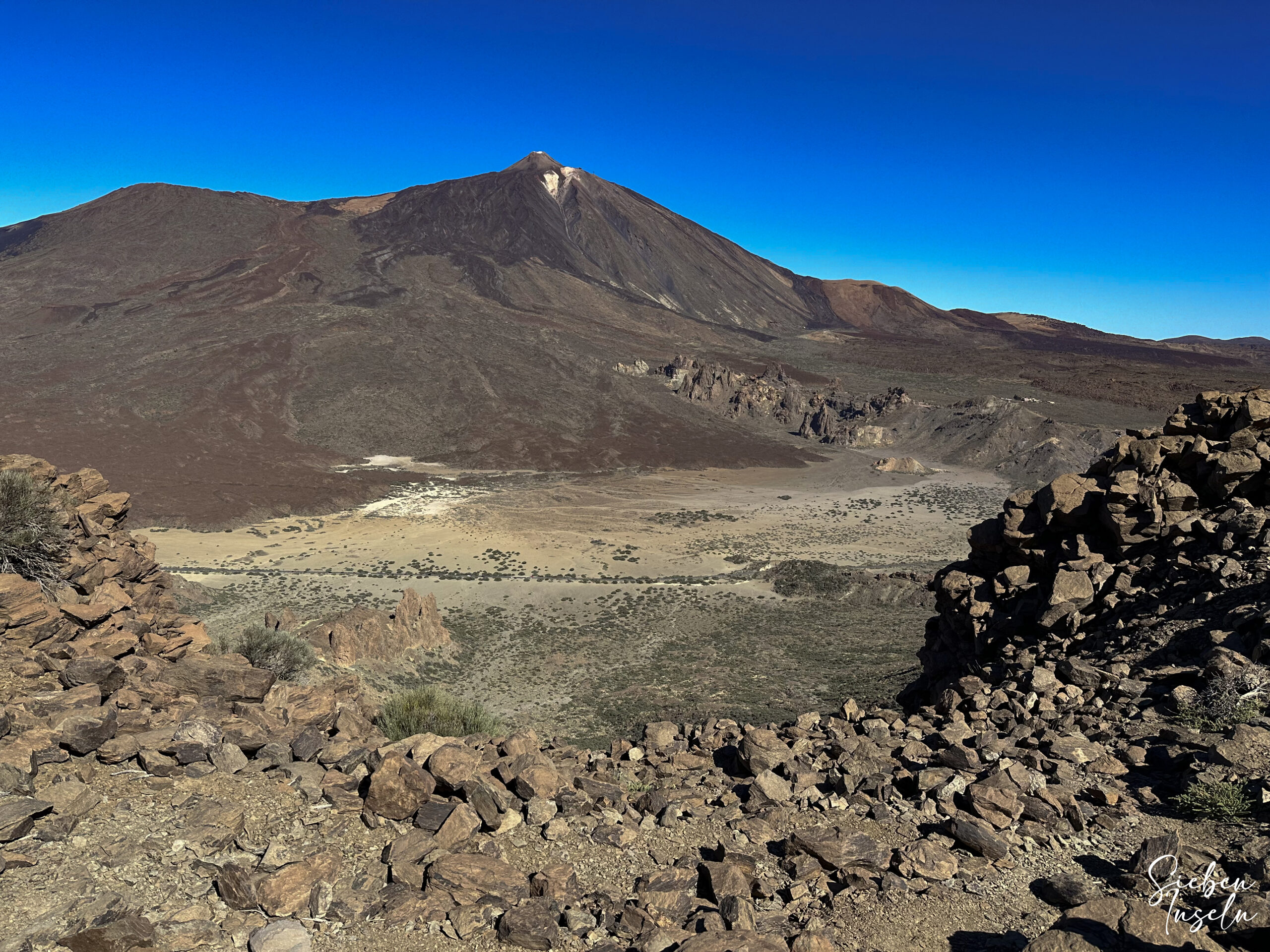 Blick über die Caldera de las Cañadas auf den Teide