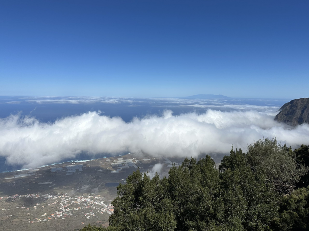 View from the Camino San Salvador over La Frontera and the clouds as far as La Palma