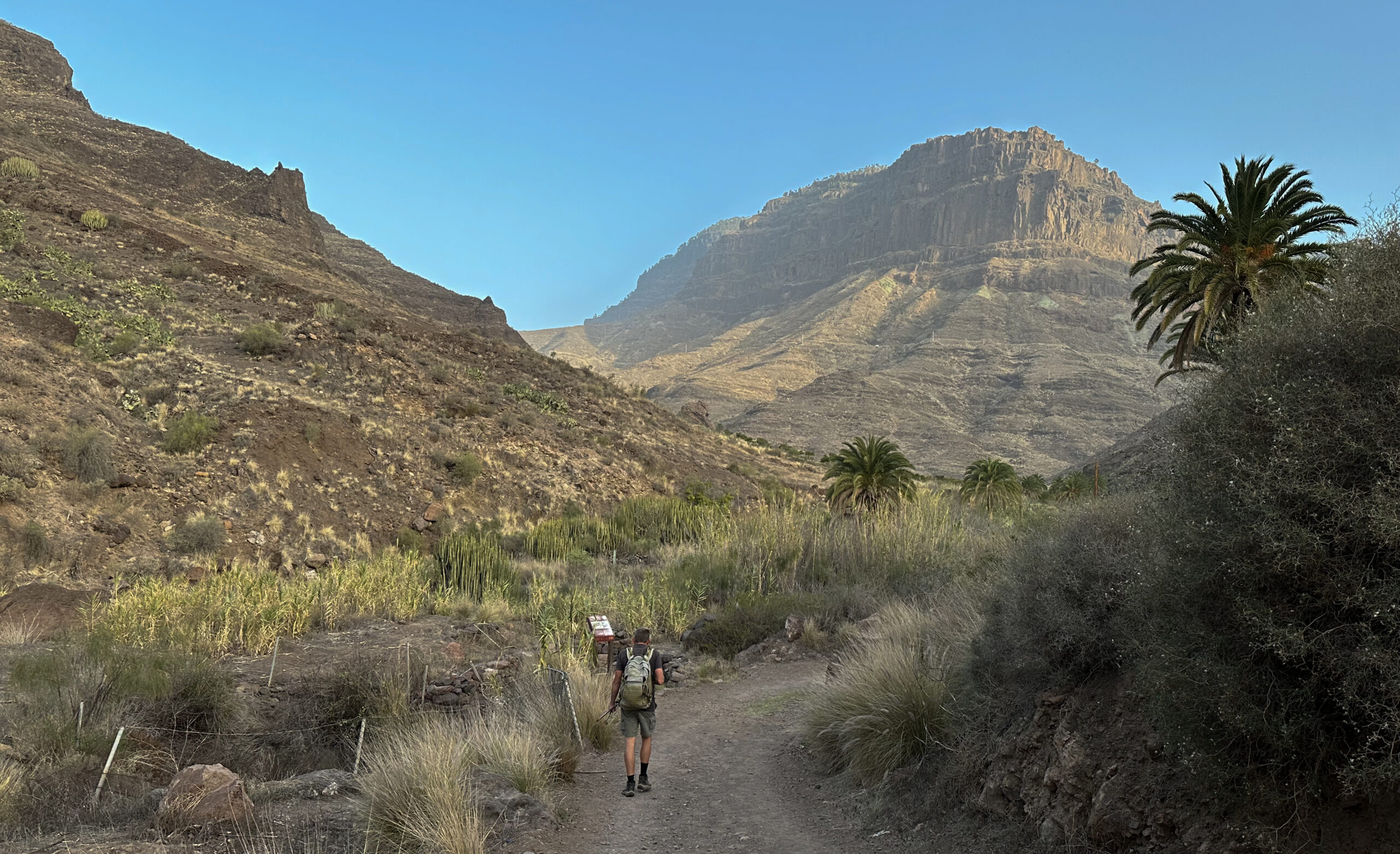 Wanderer auf dem Wanderweg.......
