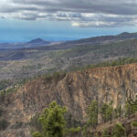 Blick auf die gewaltigen Felswände der Schluchten und über die Ostküste von Teneriffa