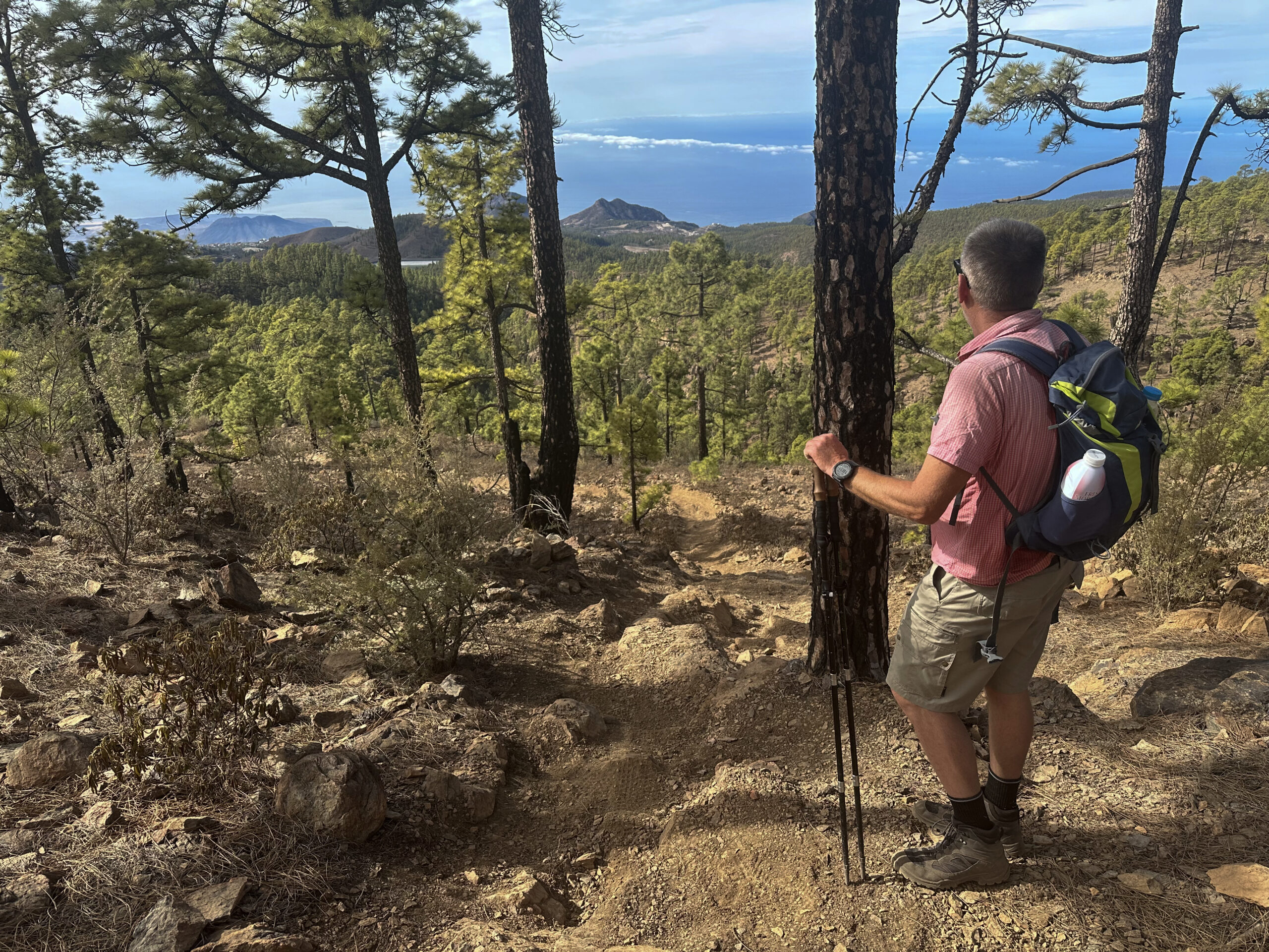 Wanderer auf dem Wanderweg über Trevejos