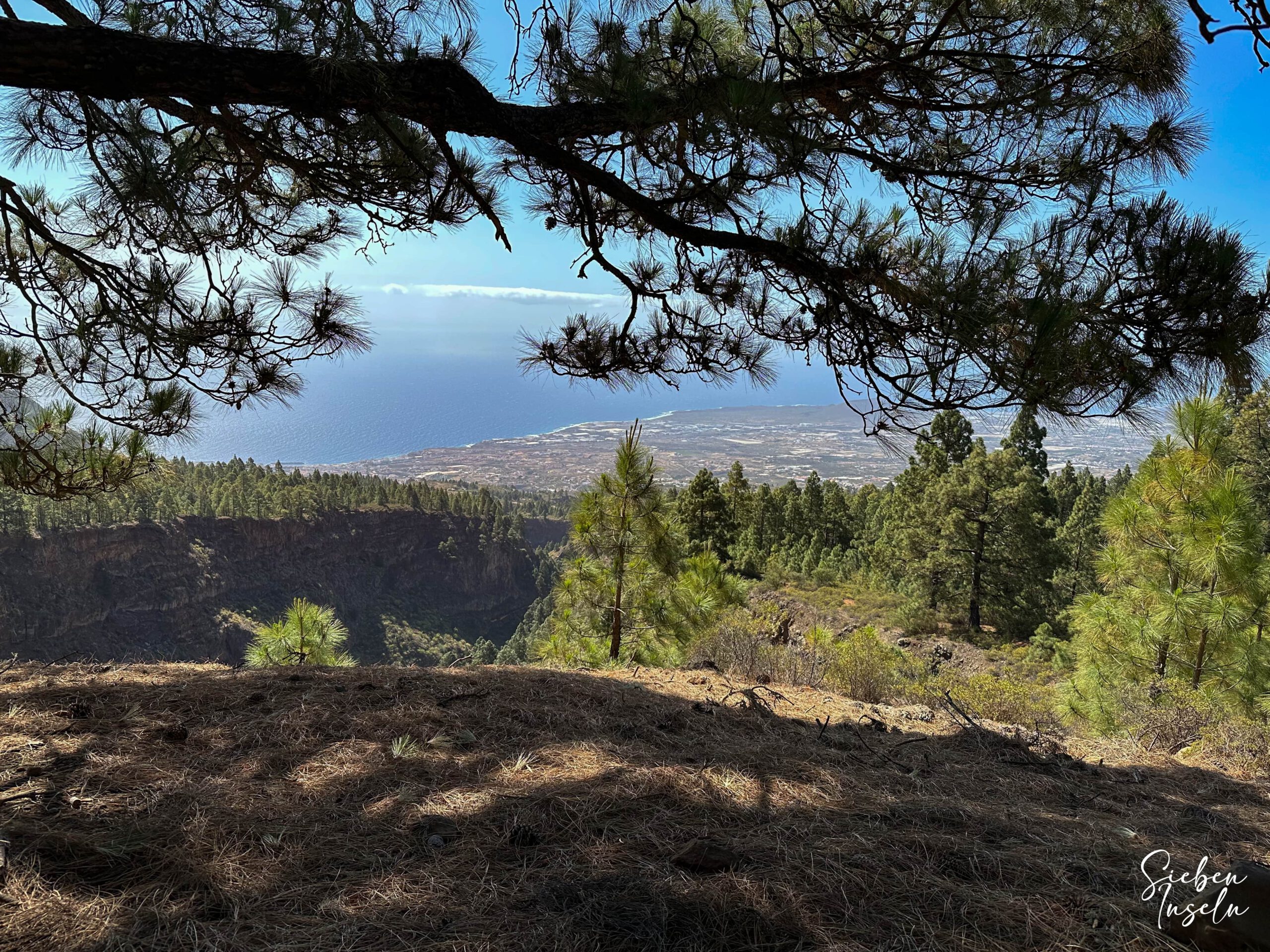 Blick hinunter auf die Ostseite von Teneriffa