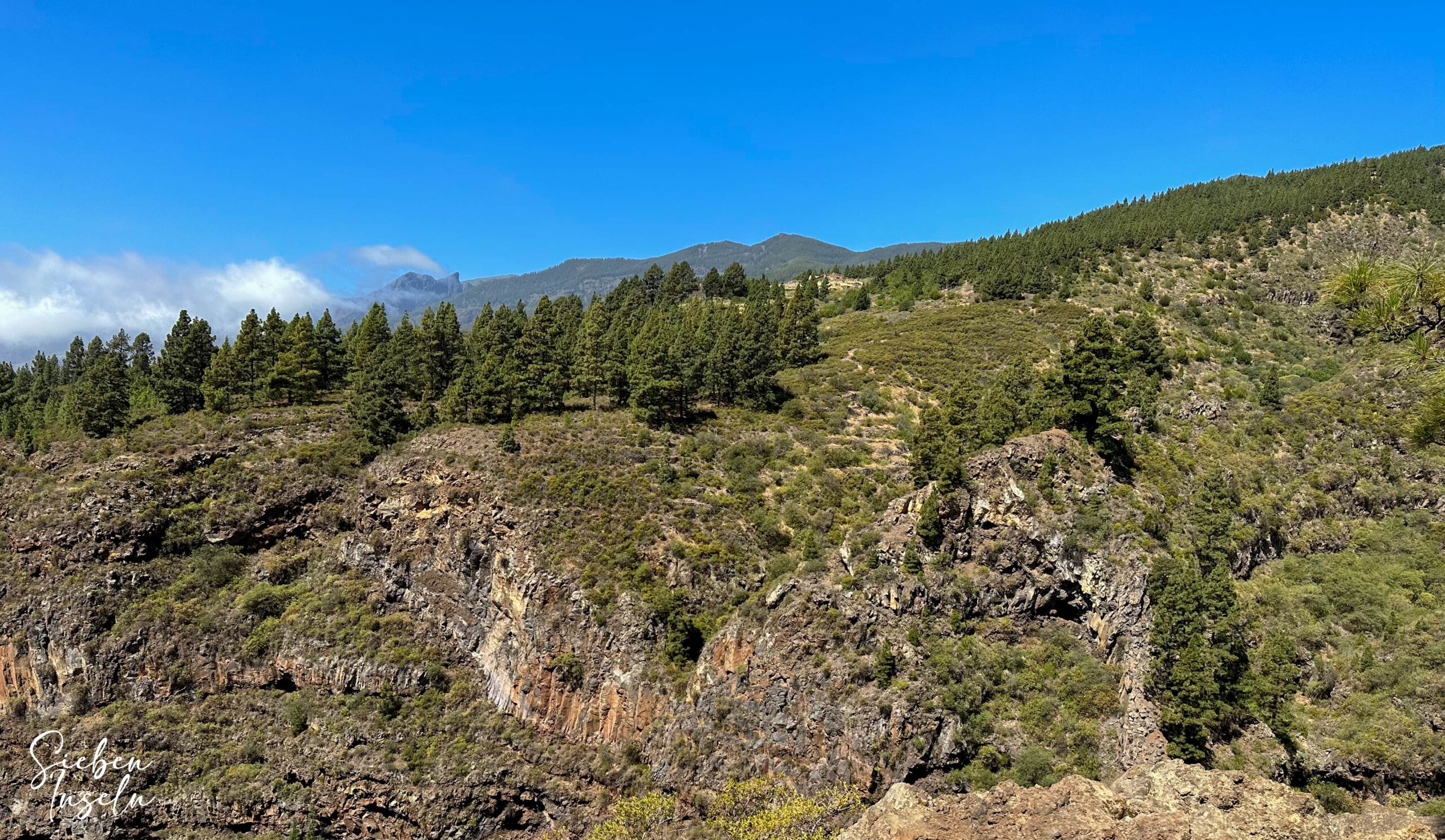 Blick vom Wanderweg auf wunderschöne Felsenwände - Las Lajas