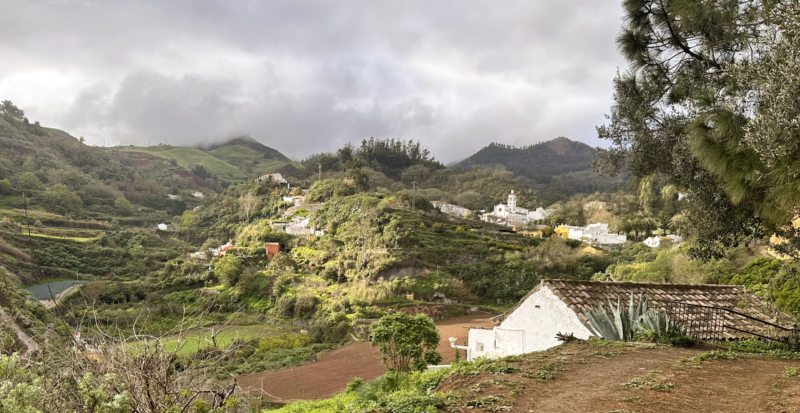 View from the descent trail down to Fontanales