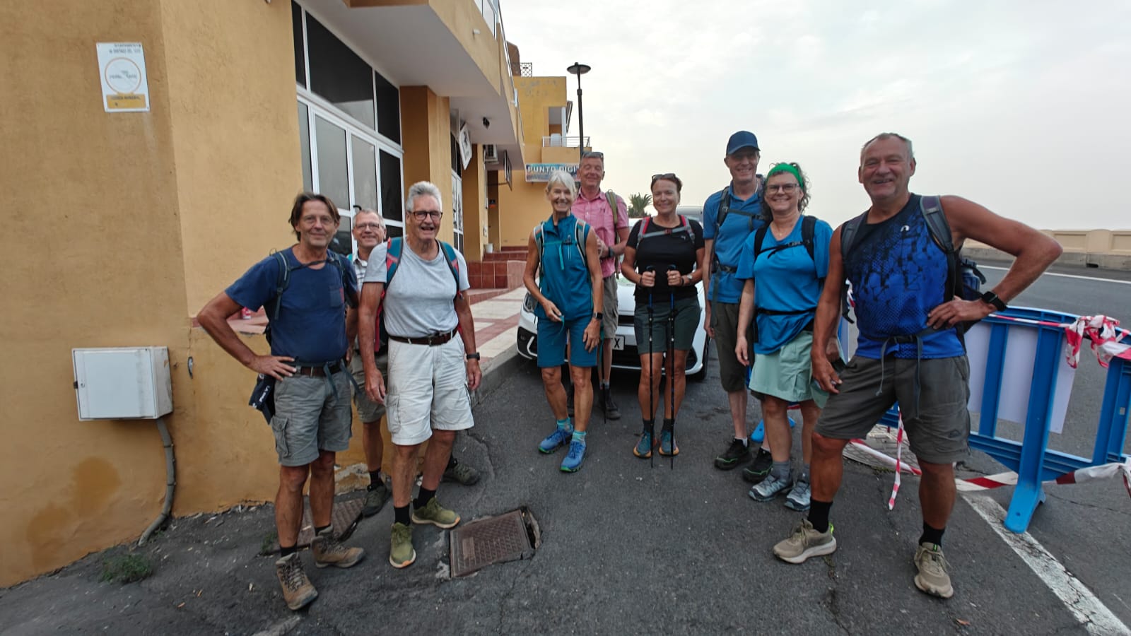 Hikers in Los Gigantes at the start of the hiking trail at the
TF-454