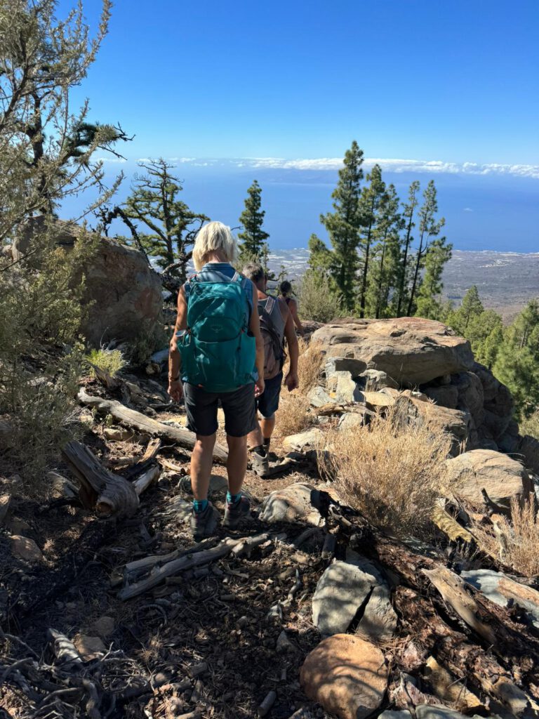 Hikers on the descent path towards El Jaral/Chirche crossing a gorge