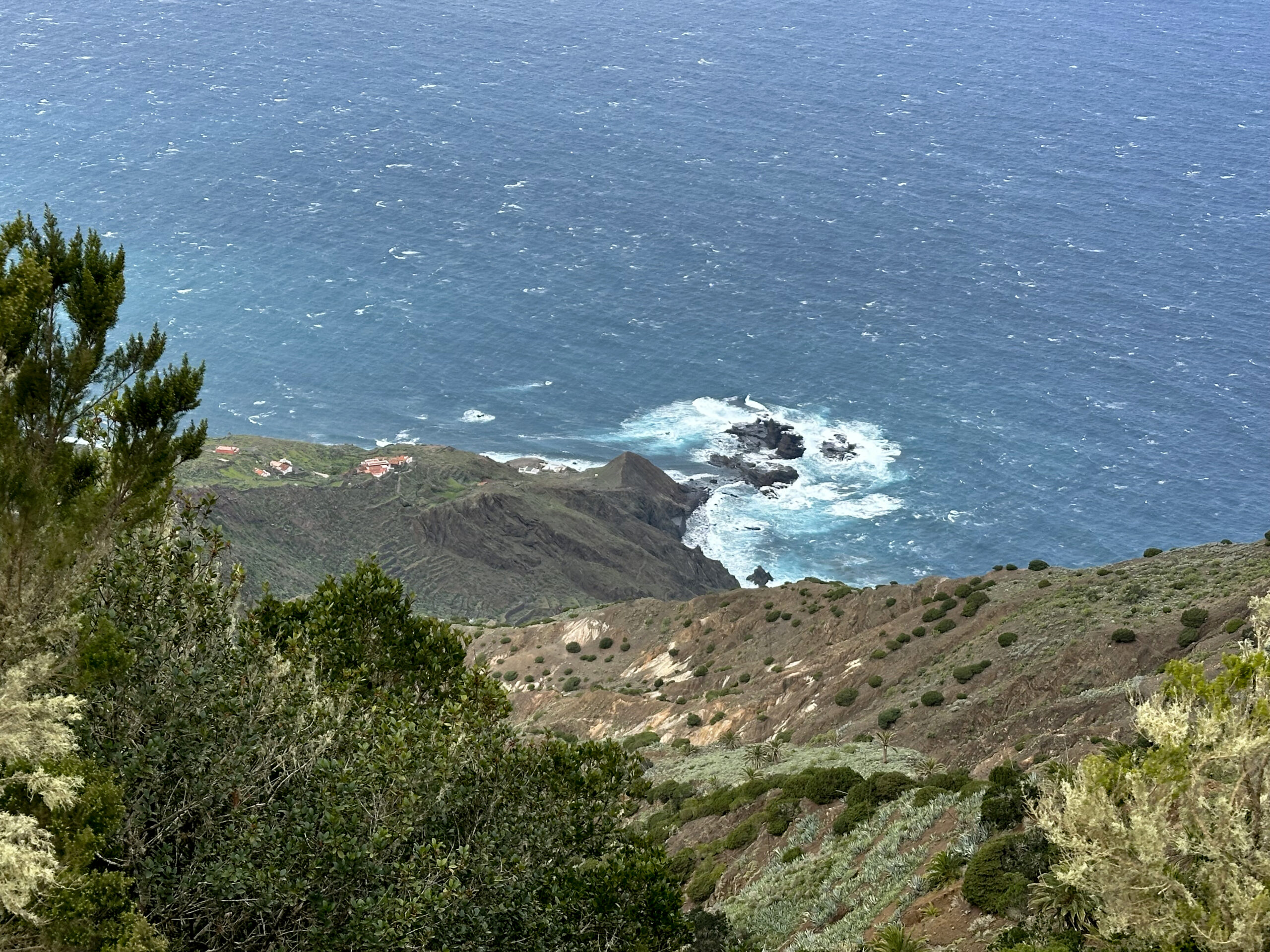 Blick vom Aufstiegsweg zurück auf Arguamul